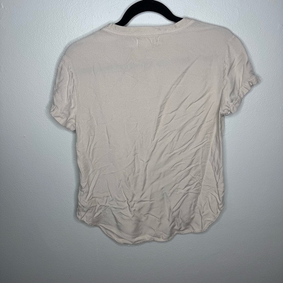 BELLA DAHL V-NECK SHORT SLEEVE TEE SOFT TAN - Picture 6 of 8